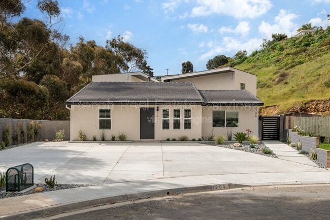 Building Photo - 1710 Hanford Dr