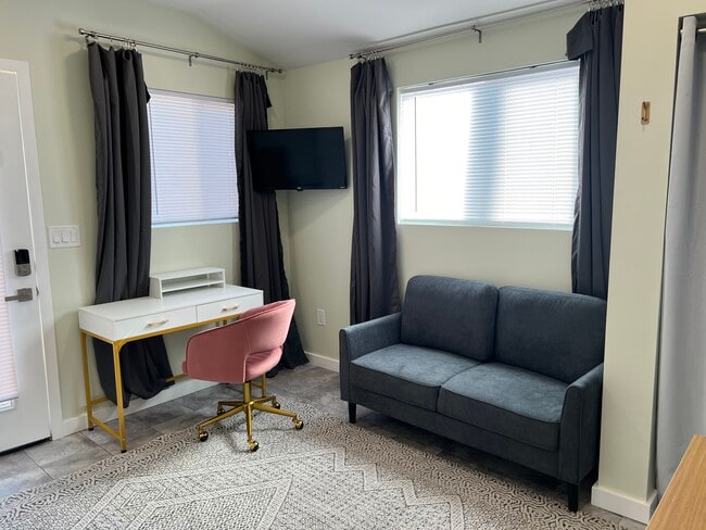 Building Photo - 3909 E Wethersfield Rd