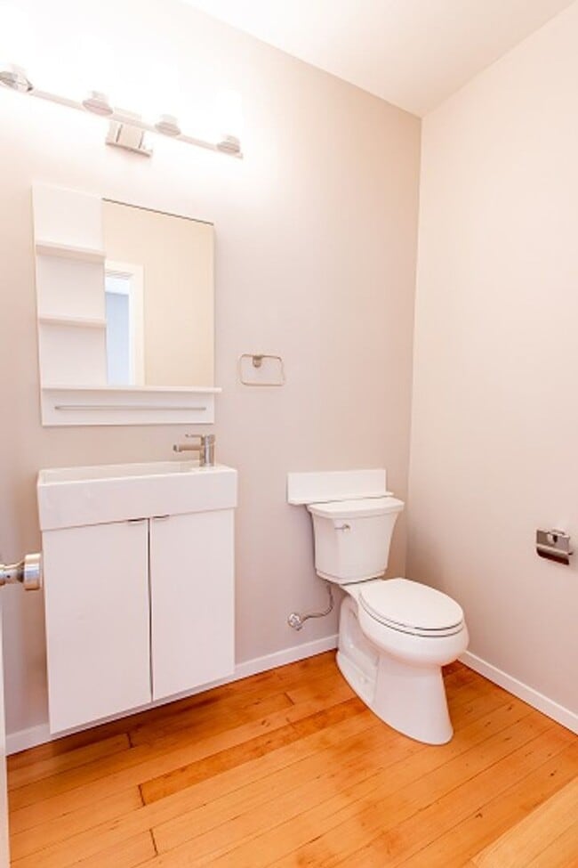 Building Photo - 1715