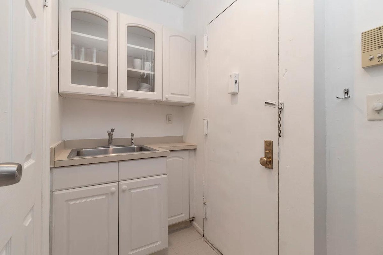 Building Photo - 322 E 93rd St