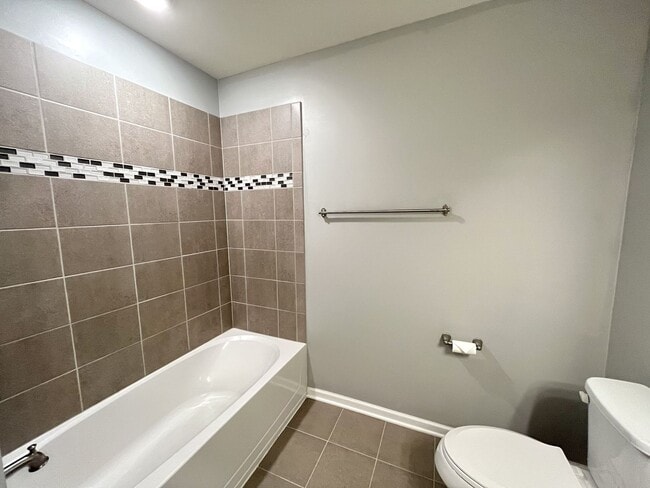 Building Photo - SPACIOUS FRANKLIN HOME WITH UPGRADES