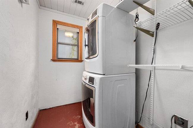 Building Photo - 1811 Waterston Ave