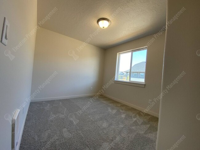 Building Photo - NEWER CONSTRUCTION - 2 BR 1BA Hayden Home ...