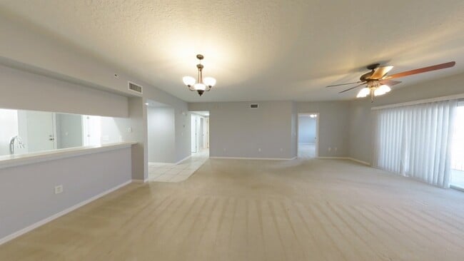 Building Photo - 1200 Country Club Dr