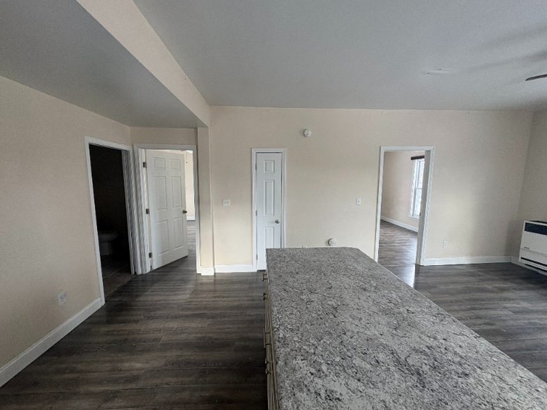 Building Photo - 253 Lisbon St