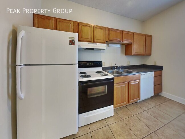 Building Photo - 1394 1/2 Indianola Avenue-