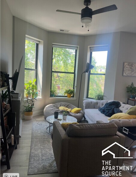 Primary Photo - 3611 N Greenview Ave