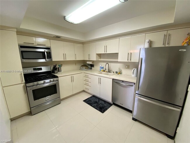 Building Photo - 2 br, 2 bath Condo - 2030 S Ocean Dr Apt 412