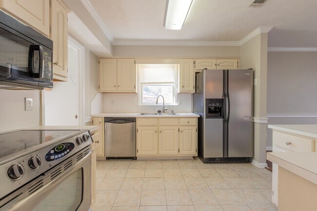 Building Photo - Primrose Walk