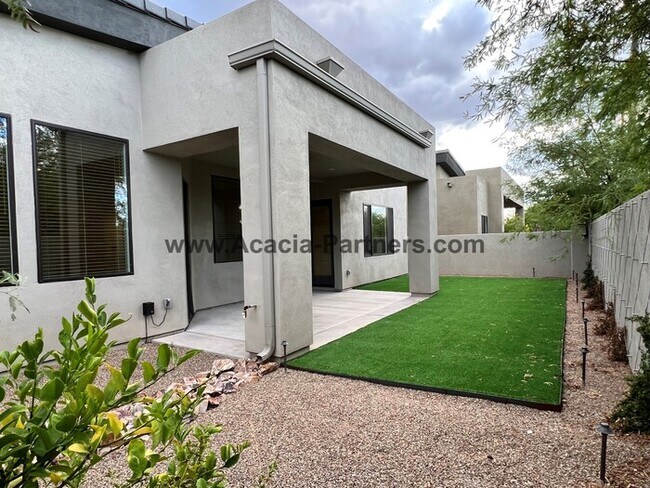 Building Photo - Four Bedroom Home in the Gated Sam Hughes neighborhood.