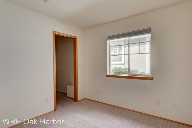 Building Photo - 2 br, 1 bath House - 161 W Whidbey Ave #32