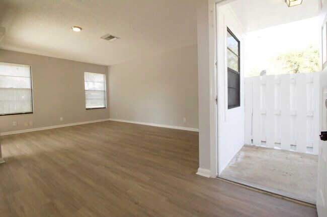 Building Photo - 9220 Roan Ln