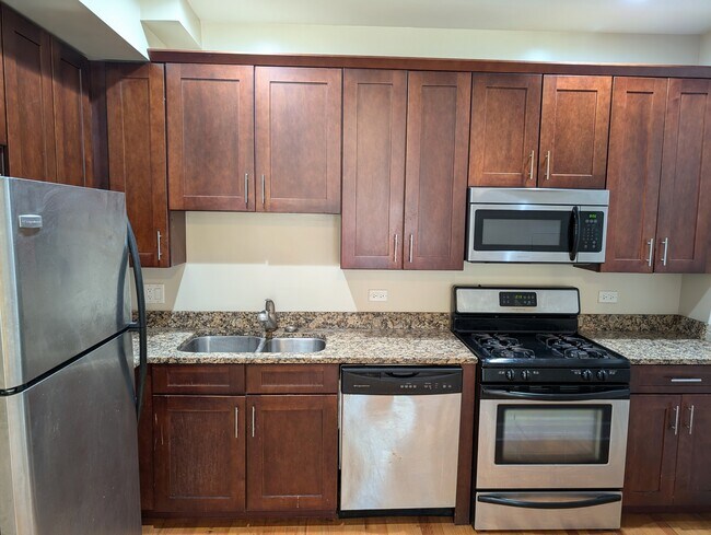 Building Photo - 142 Elmwood Ave