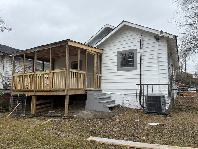 Building Photo - Remodeled 3 BR in North Birmingham