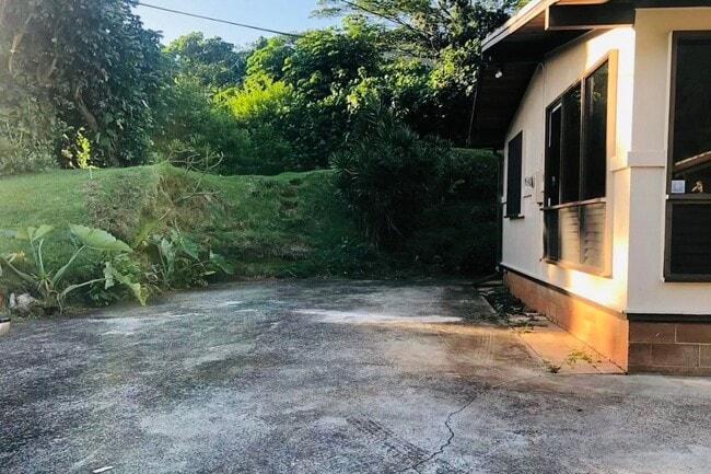 Building Photo - Available April 1 – 3BR Home in Desirable Manoa Woodlawn