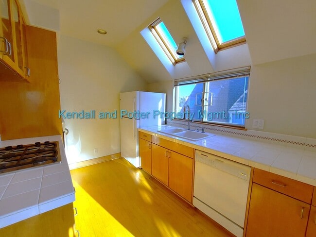 Building Photo - Unique Yacht Harbor 3bed/2bath Home with S...
