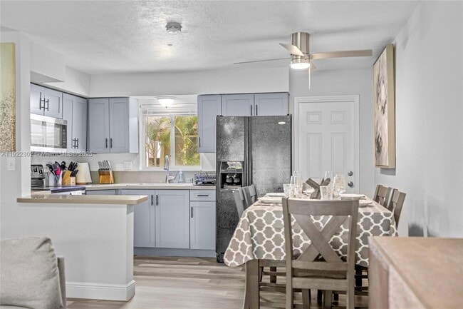 Building Photo - 1208 NE 5th Ave