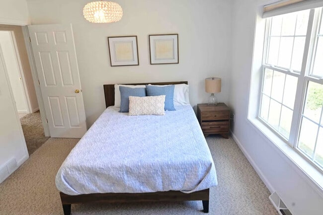 Building Photo - 184 Ruggles Rd