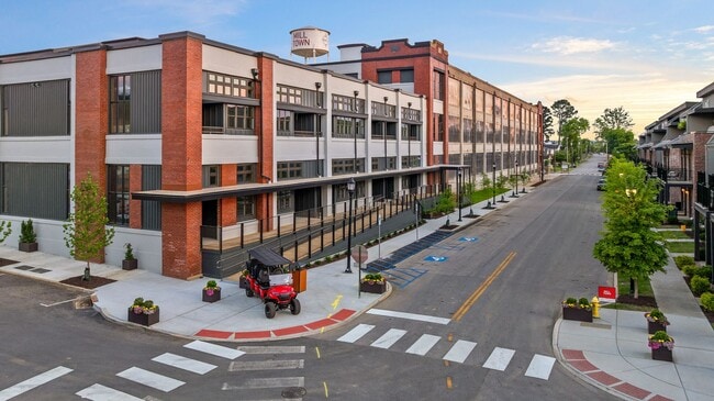 Building Photo - 1709 S Lyerly St