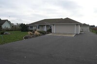 Building Photo - Modern & comfortable home in a country setting on 1 acre in Sequim