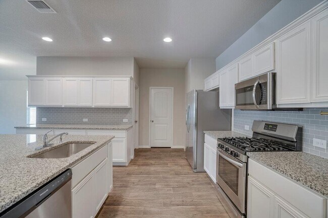 Building Photo - 13804 Cantarra Dr