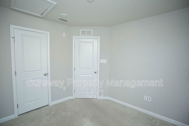 Building Photo - 2 Mulberry ln