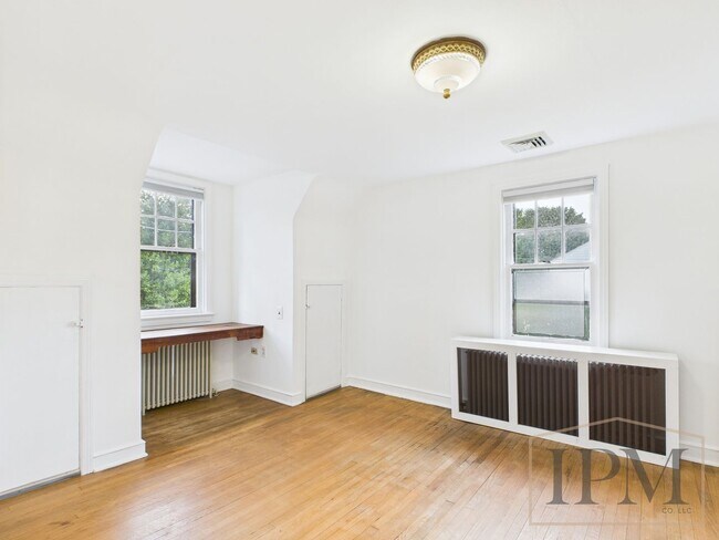 Building Photo - Coming Soon- Charming 3 Bedroom, 1.5 Bath ...