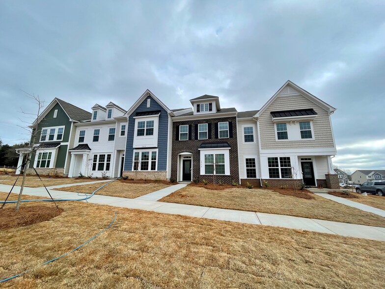 Building Photo - 15623 Country House St