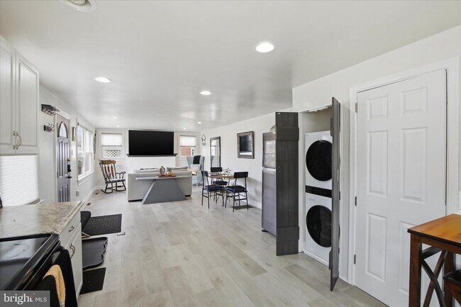 Building Photo - 1058 St Joseph St