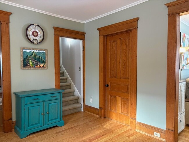 Building Photo - 433 McKinley St