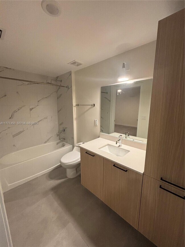 Building Photo - 16395 Biscayne Blvd