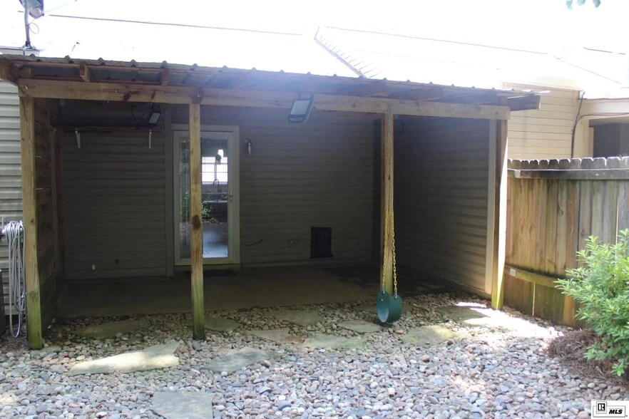 Building Photo - 110 Willow Branch Dr