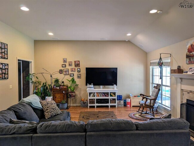 Building Photo - 4801 Shenandoah Dr