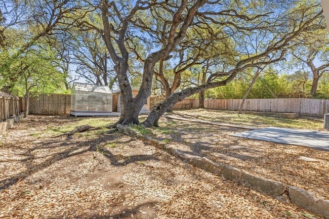 Building Photo - 11805 Pollyanna Ave