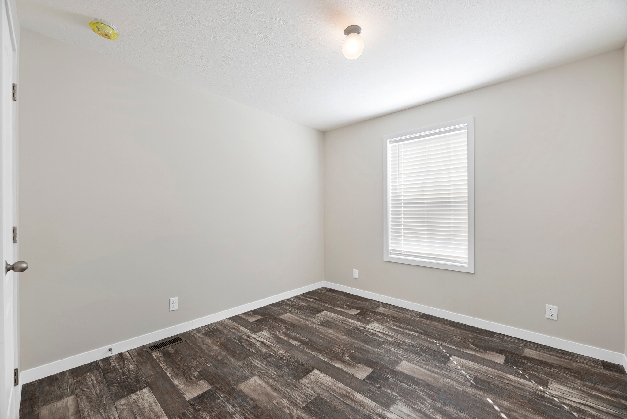 Building Photo - 11431 N Lake Dr