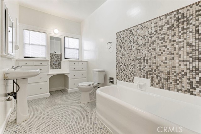 Building Photo - 648 Patterson Ave