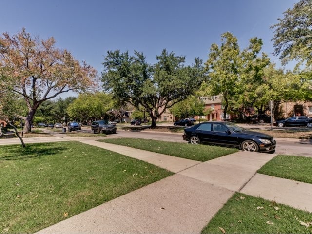 Street Parking - McFarlin Place Apartments