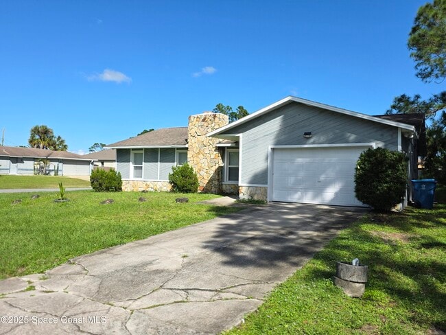 Building Photo - 901 Colonial Ave SE