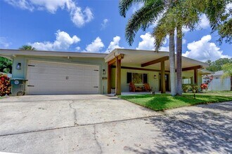 Building Photo - 215 Garden Cir