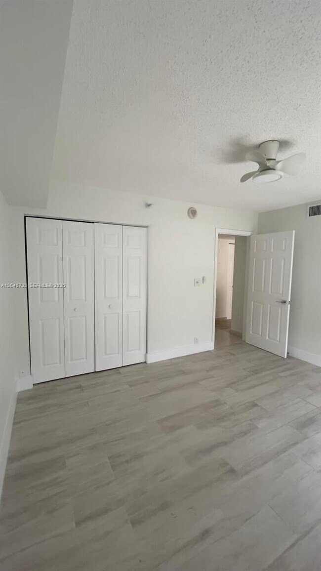 Building Photo - 3530 Mystic Pointe Dr