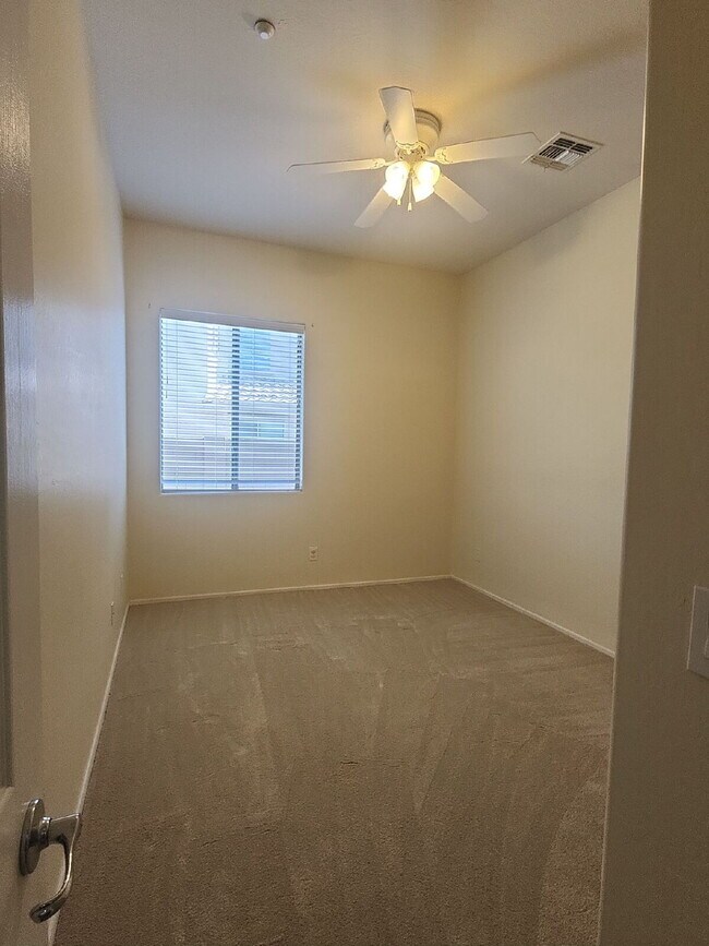 Building Photo - "Charming 3-Bed with 2 Full Baths and 2,162 Sq Ft of Comfort in Vistancia Village Peoria, AZ!"