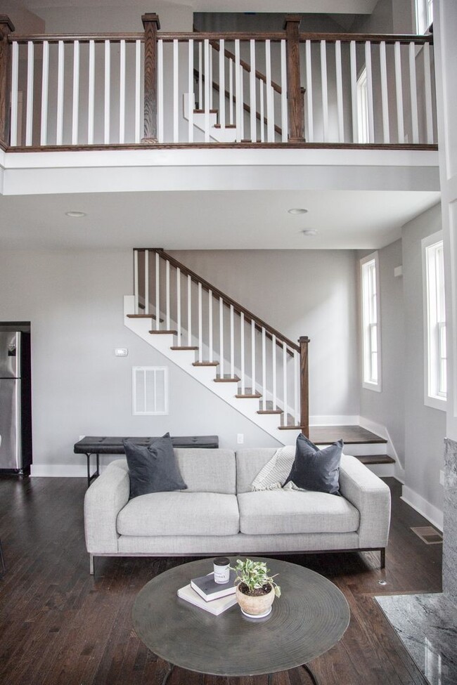 Building Photo - 3 Bed, 3.5 Bath Home w/ 2 Car Garage in East Nashville