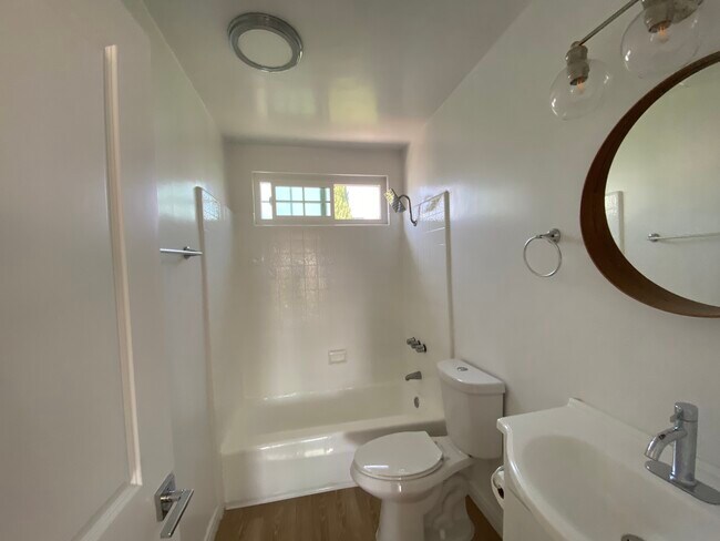 Building Photo - 1420 Berkeley St **No Vacancies**