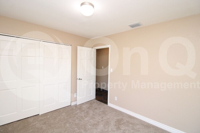 Building Photo - 11115 E Mercer Ln