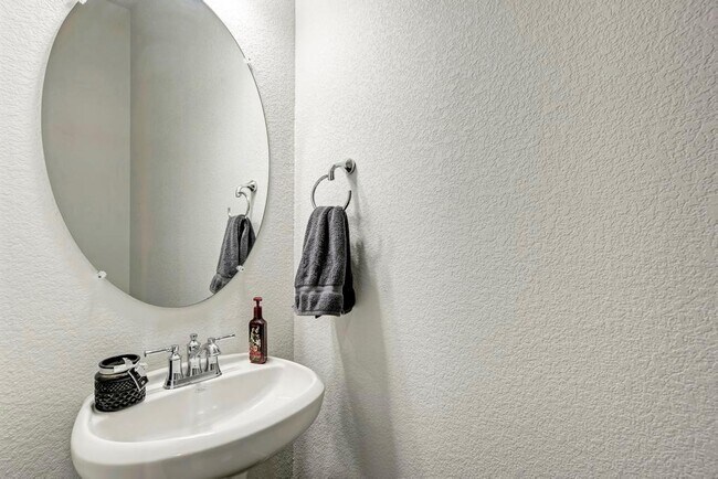 Building Photo - 1104 Almeria Bend