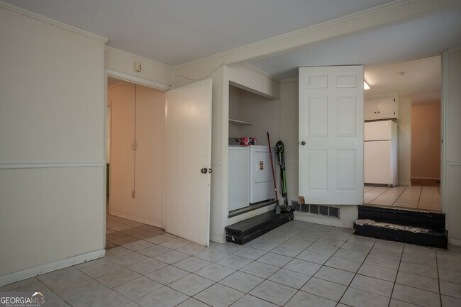 Building Photo - 175 Habersham Way