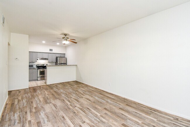 Building Photo - 2626 Holly Hall St