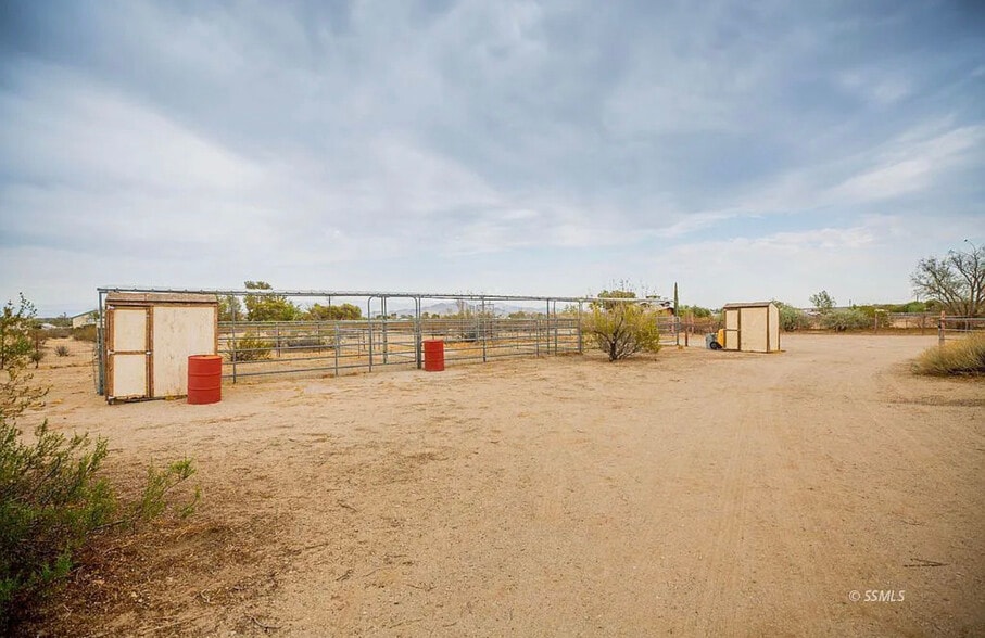 Building Photo - 1617 S Forest Knoll St