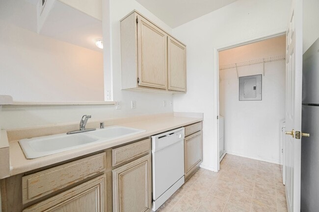 Building Photo - Spectacular Two Bedroom Condo Located In A...