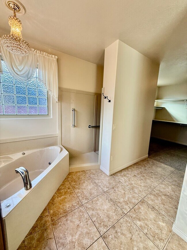 Building Photo - Lovely FURNISHED Three Bedroom Home in Ivins